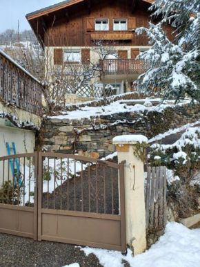 PLEIN SOLEIL appartement avec GARAGE pour SKI TROIS VALLEES et CURE THERMALE